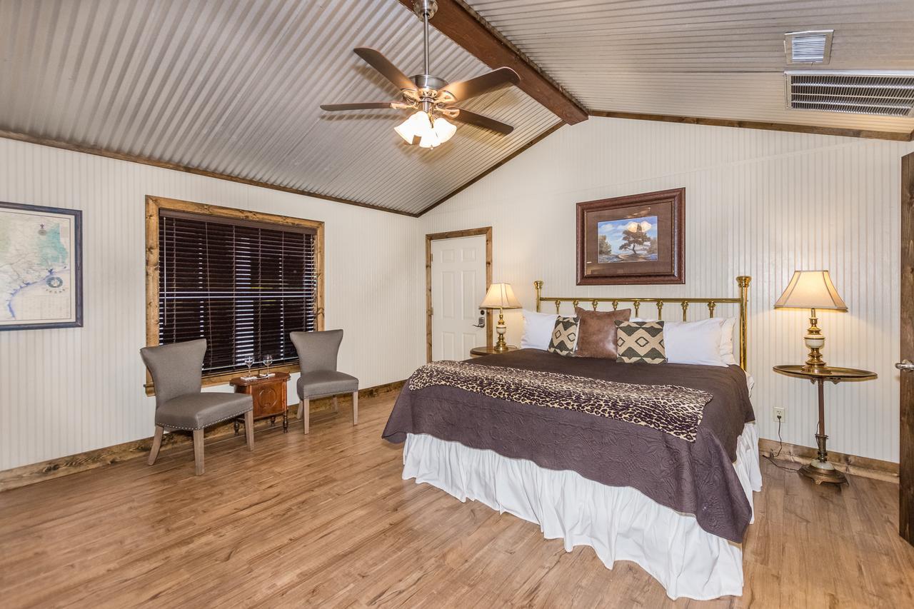 Vineyard Trail Cottages- Adults Only فريدريكسبيرغ الغرفة الصورة