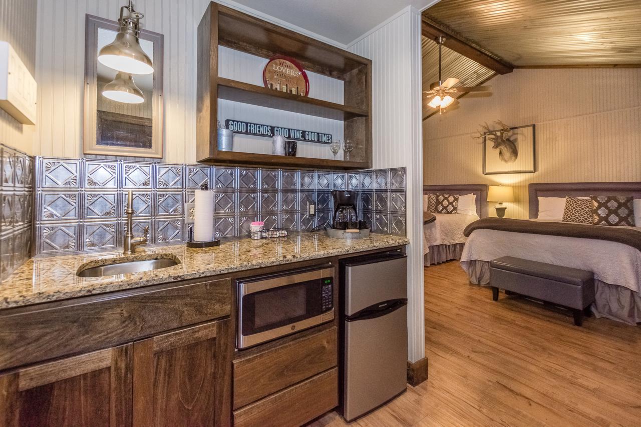 Vineyard Trail Cottages- Adults Only فريدريكسبيرغ الغرفة الصورة