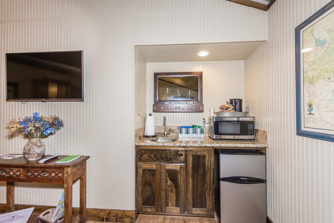 Vineyard Trail Cottages- Adults Only فريدريكسبيرغ الغرفة الصورة