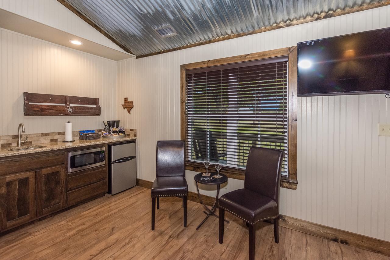 Vineyard Trail Cottages- Adults Only فريدريكسبيرغ الغرفة الصورة