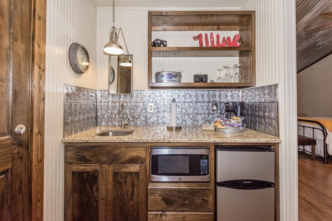 Vineyard Trail Cottages- Adults Only فريدريكسبيرغ الغرفة الصورة