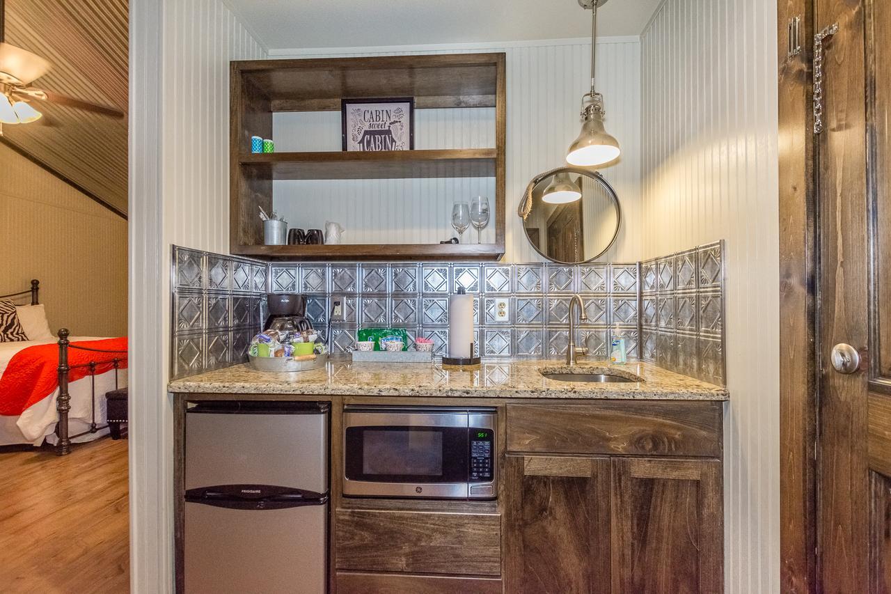 Vineyard Trail Cottages- Adults Only فريدريكسبيرغ الغرفة الصورة