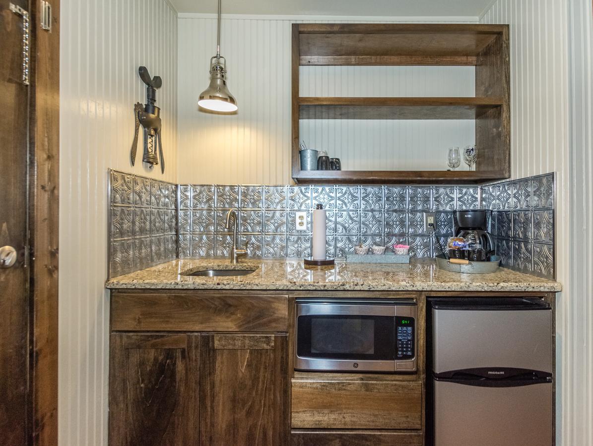 Vineyard Trail Cottages- Adults Only فريدريكسبيرغ الغرفة الصورة