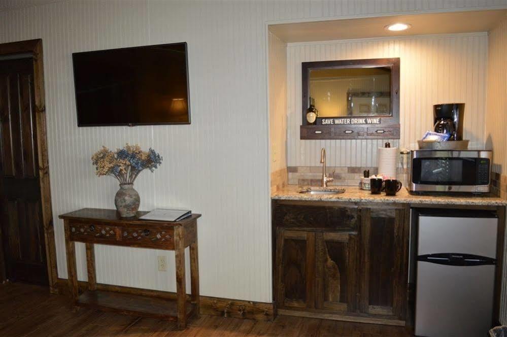 Vineyard Trail Cottages- Adults Only فريدريكسبيرغ المظهر الخارجي الصورة